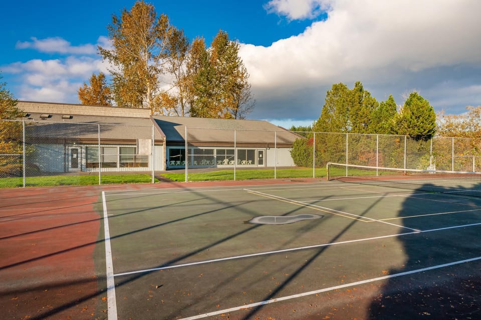 One Tennis Court