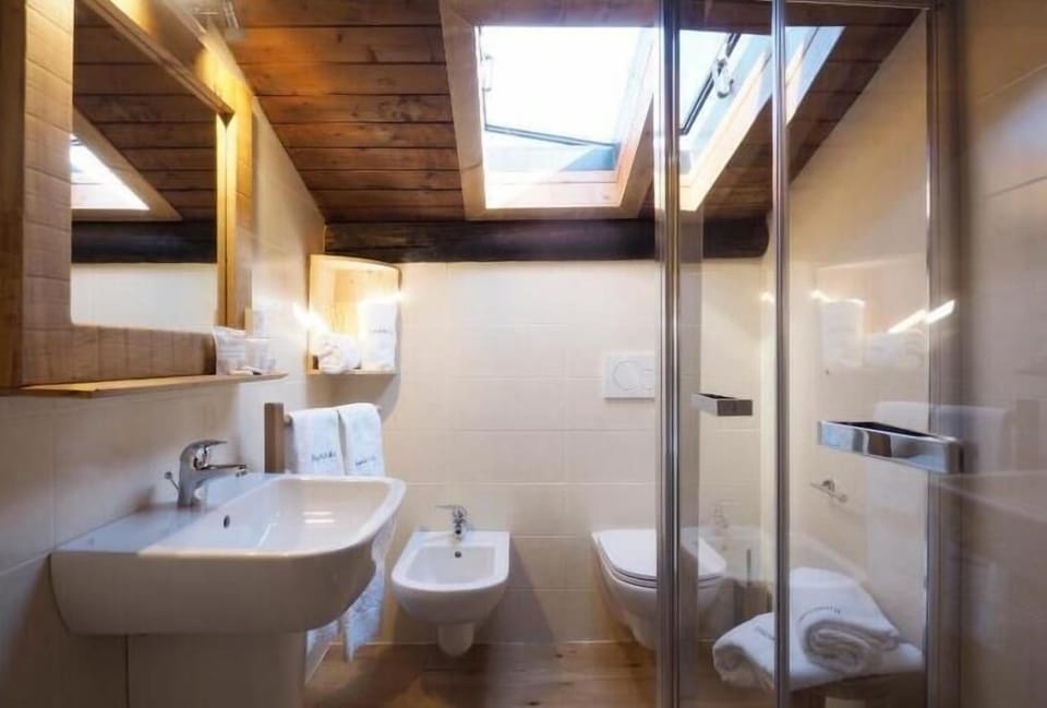 Standard Double Room, Balcony, Garden View | Bathroom | Slippers
