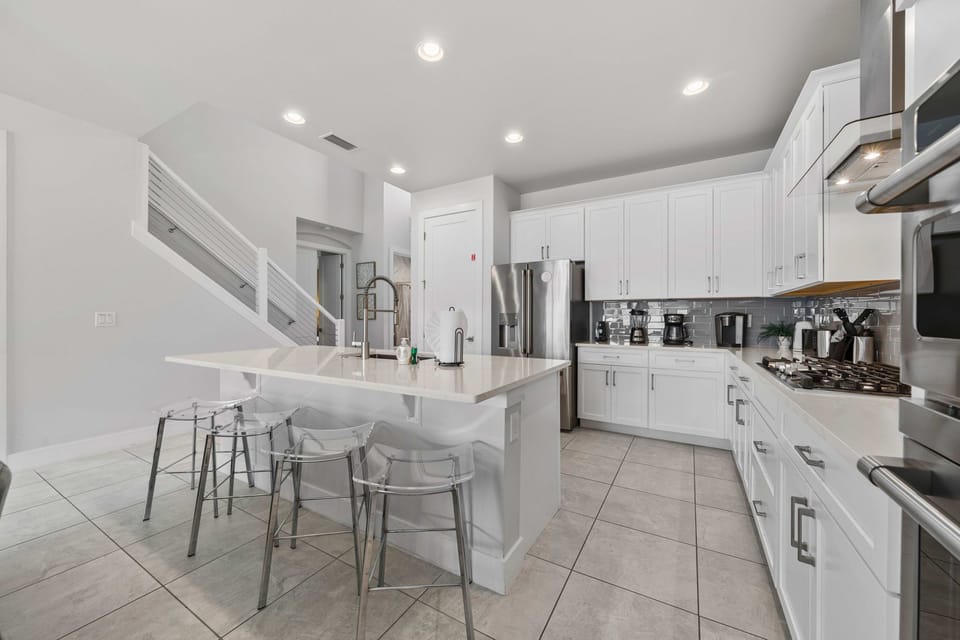 18-web-or-mls-LetsGoClick-018