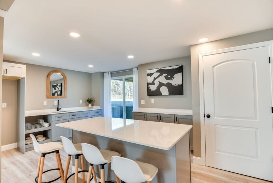 Wet Bar & Dining Area | Island Countertop | Basement