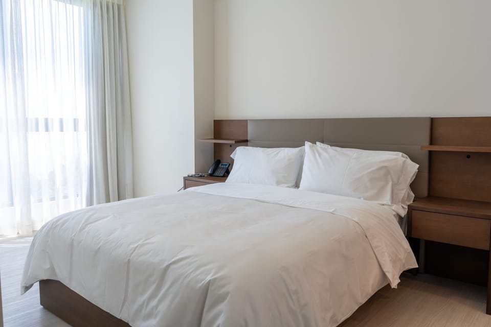 Bedroom with garden view
