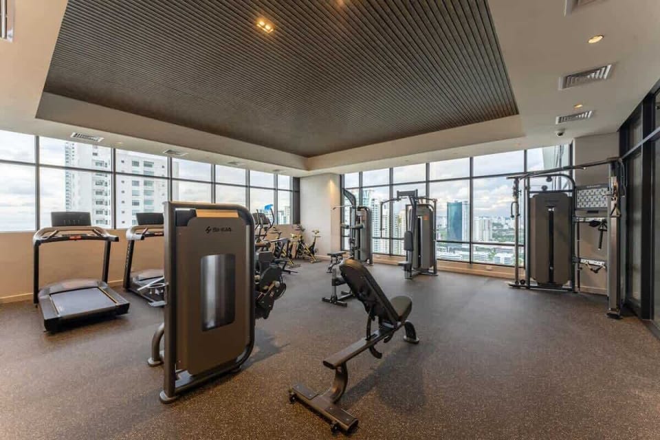 Building gym strength equipment