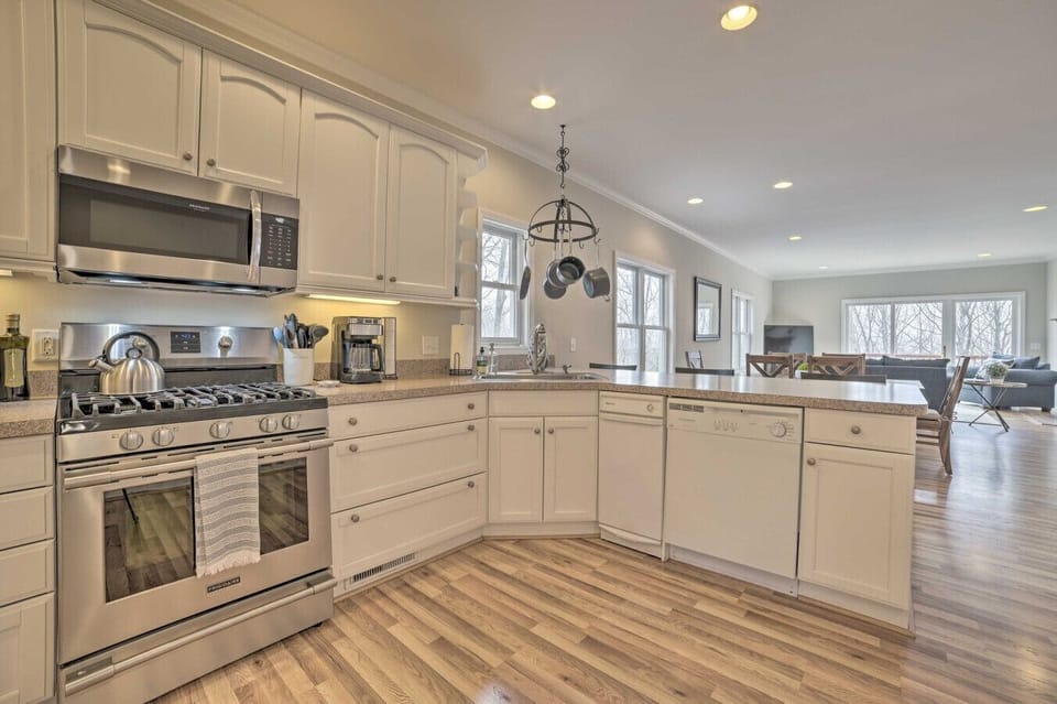 Kitchen | White Cabinets & Stainless Appliances