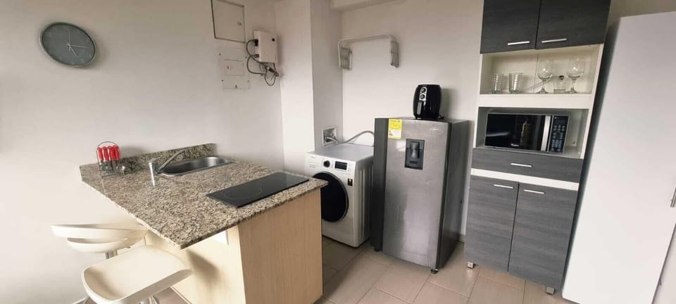 Standard Apartment, City View | Private kitchen