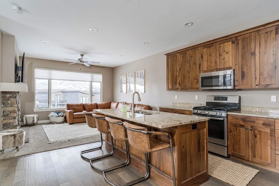 Fully stocked kitchen with modern finishes and plenty of space to cook