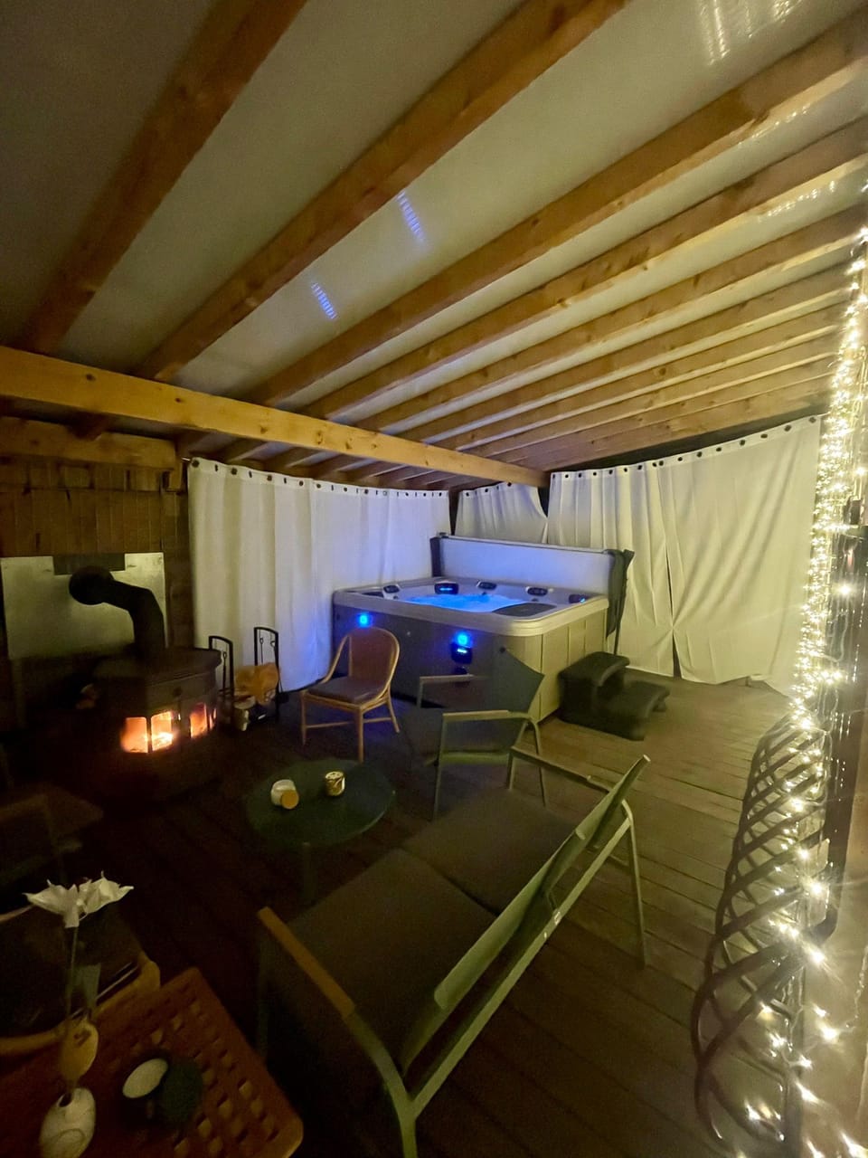 Indoor spa tub