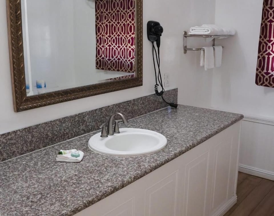 Separate tub and shower, free toiletries, hair dryer, towels