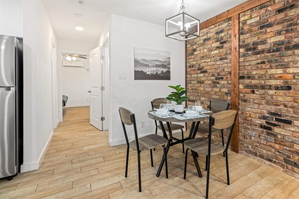 Set of 4 seats and dinning room