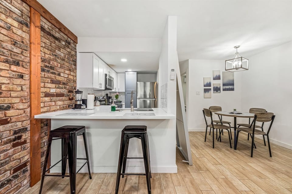 Breakfast bar area