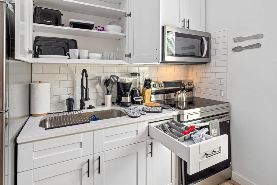 Fully Stocked kitchen