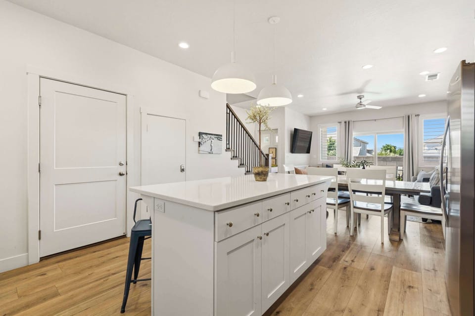 The sleek, open kitchen is well equipped for an unforgettable getaway​
