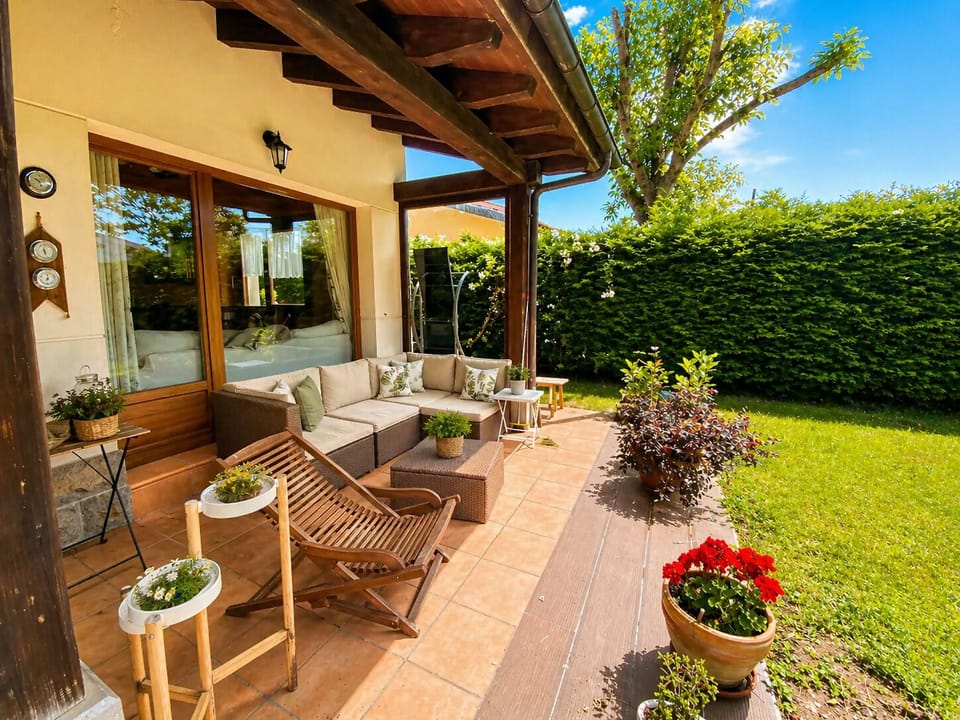 Garden,Balcony/Terrace,Living room,Dining area,Garden view