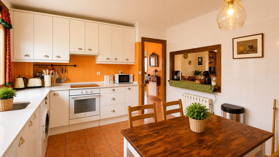 Kitchen or kitchenette,Dining area