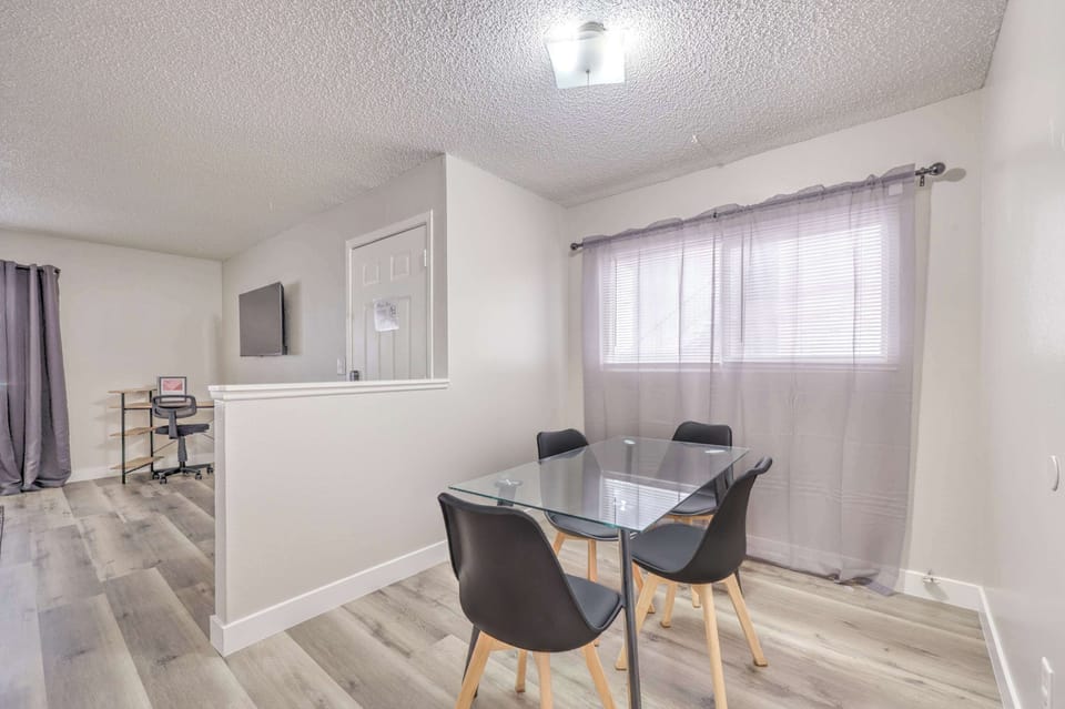 Dinning room table