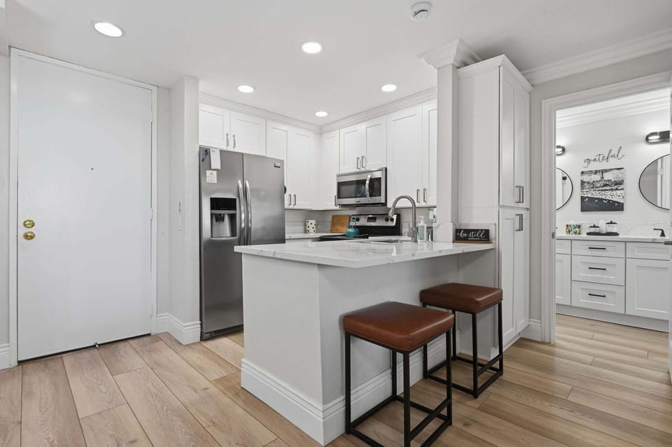Start your morning at the sleek white peninsula—the perfect spot for a quick bite before heading to the sand.