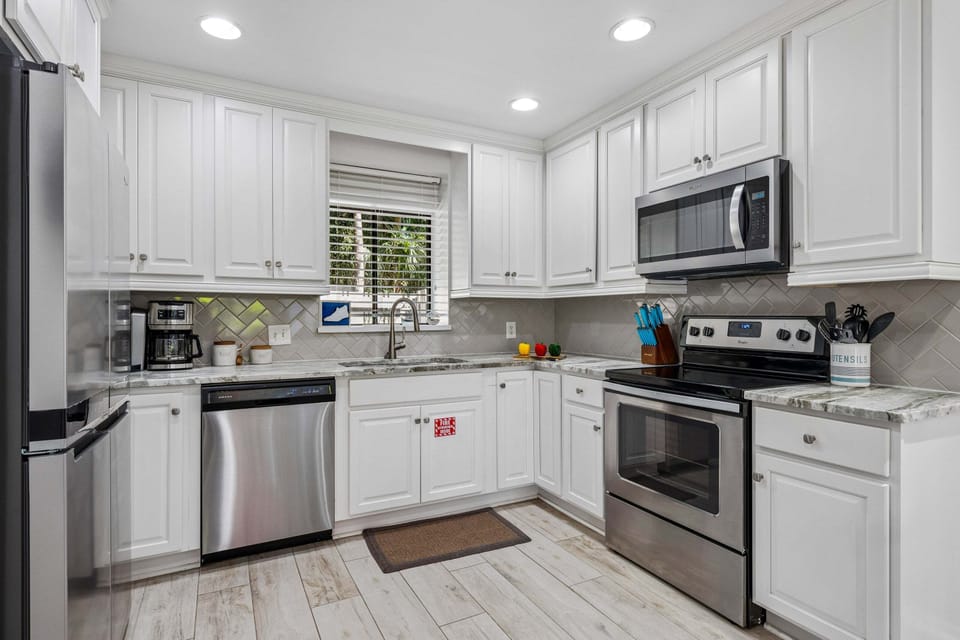 Fully equipped kitchen for cooking and serving