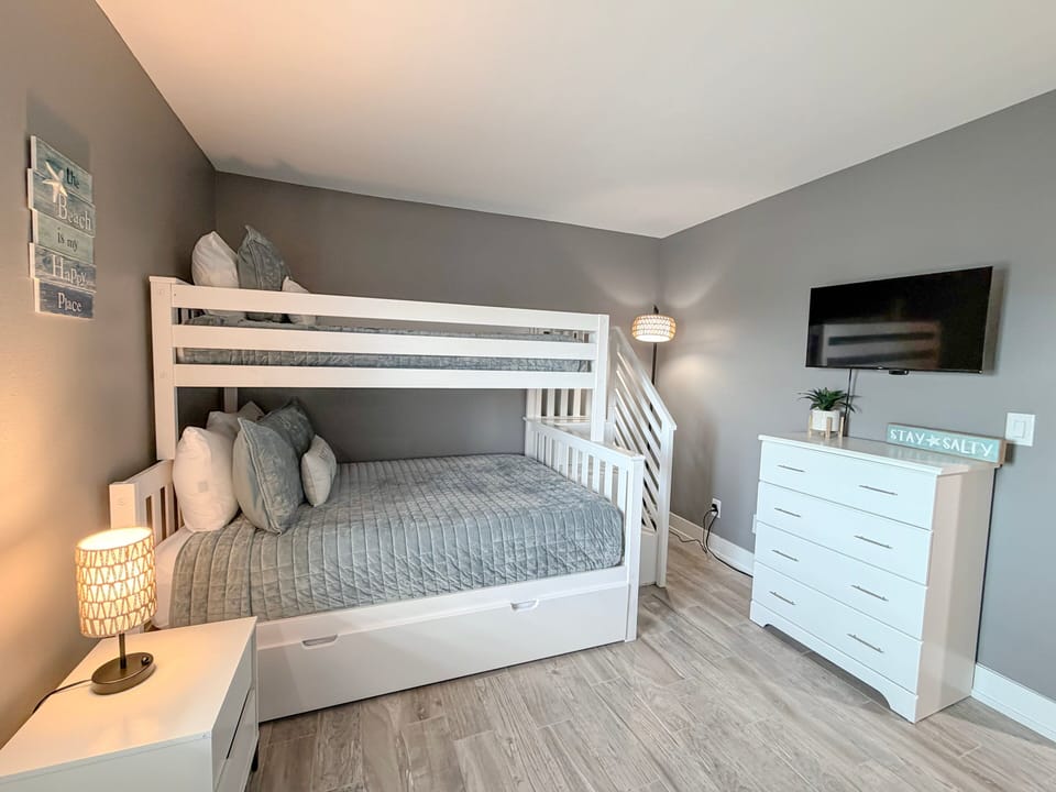 Guest bedroom