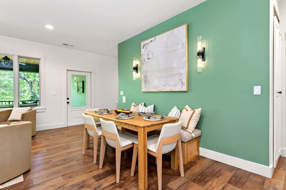 Dining area with seating for 6