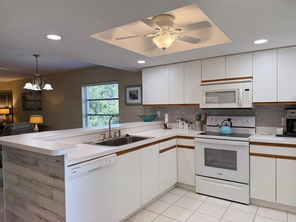 2BR Fiddler’s Green – Pool, Tennis & Shuffleboard (7577)
