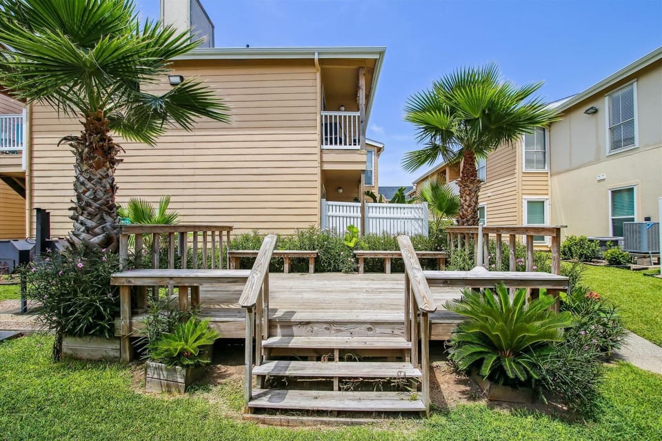 Condo (2 Bedrooms) | Property amenity