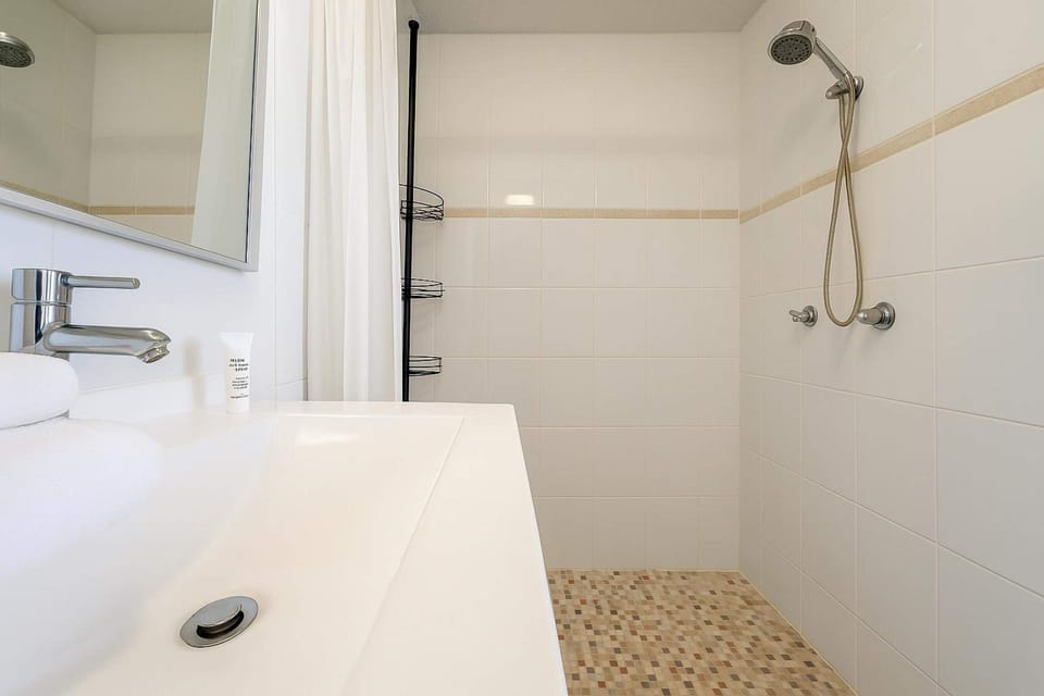 Shower area with curtain (ensuite, no door)