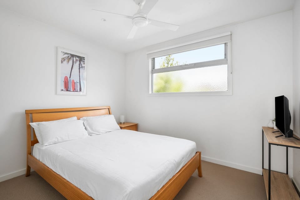 Bedroom 2 - Queen bed
