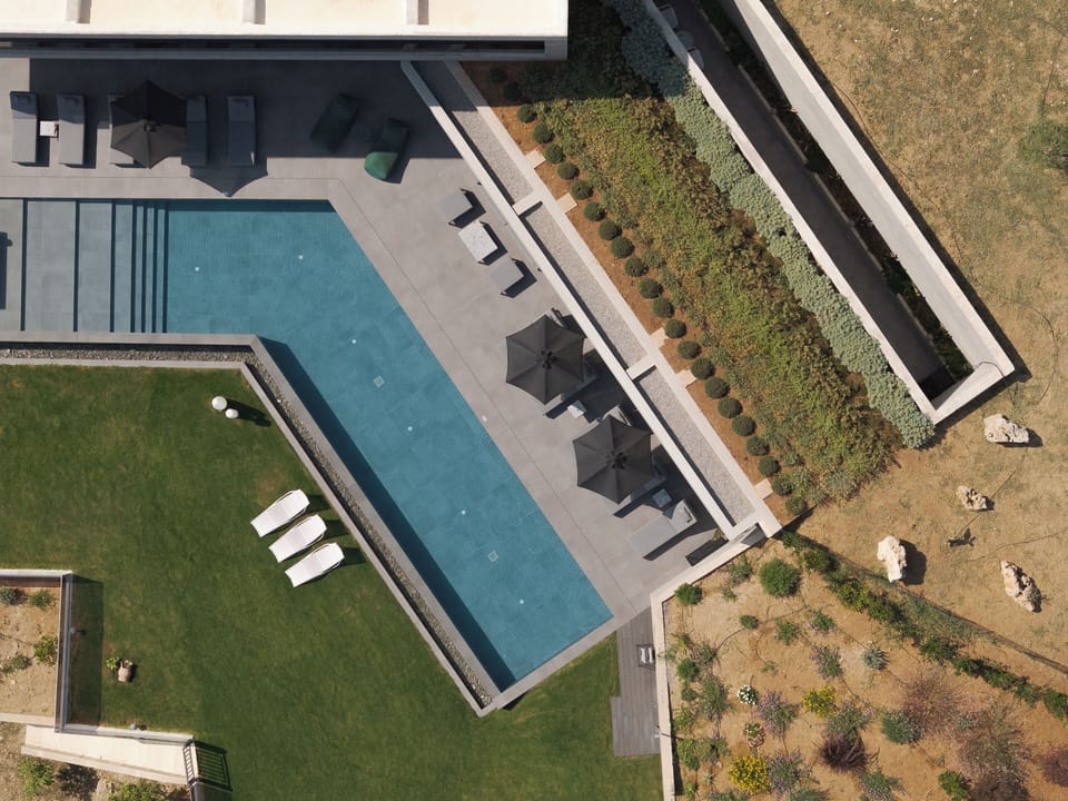 The 100m² pool offers generous space for relaxation and family fun.