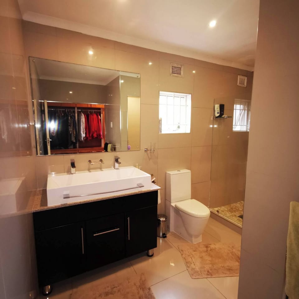 Spacious 4BR Home Pool & Balconies Krantzkloof House in KwaZulu-Natal