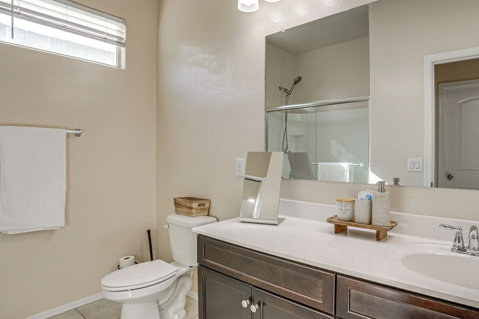 Full Bathroom | Towels & Linens Provided