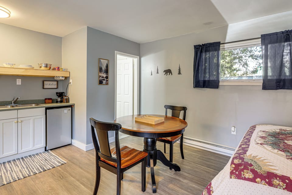 Studio | Dining Area