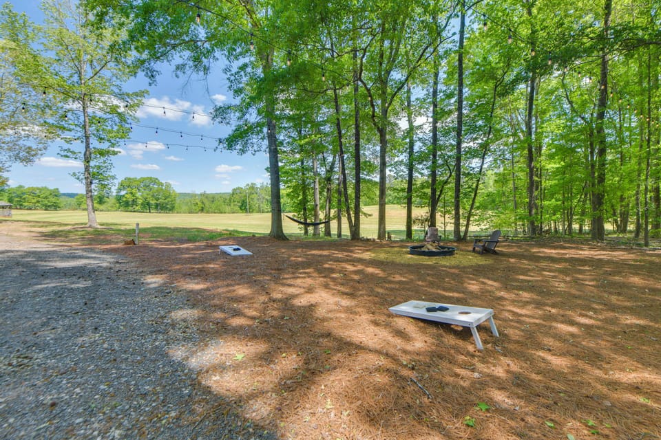 Private Yard | Golf Practice Area | Fire Pit | Hammock