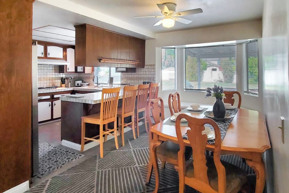 Kitchen & Dining Area