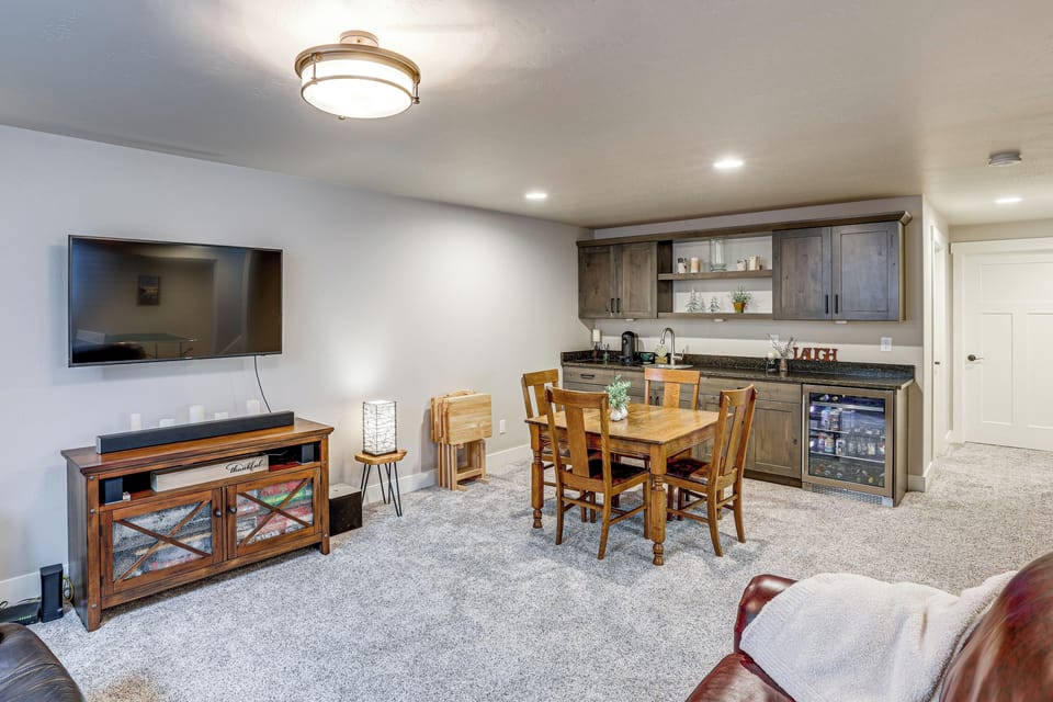 Lounge | Lower Level