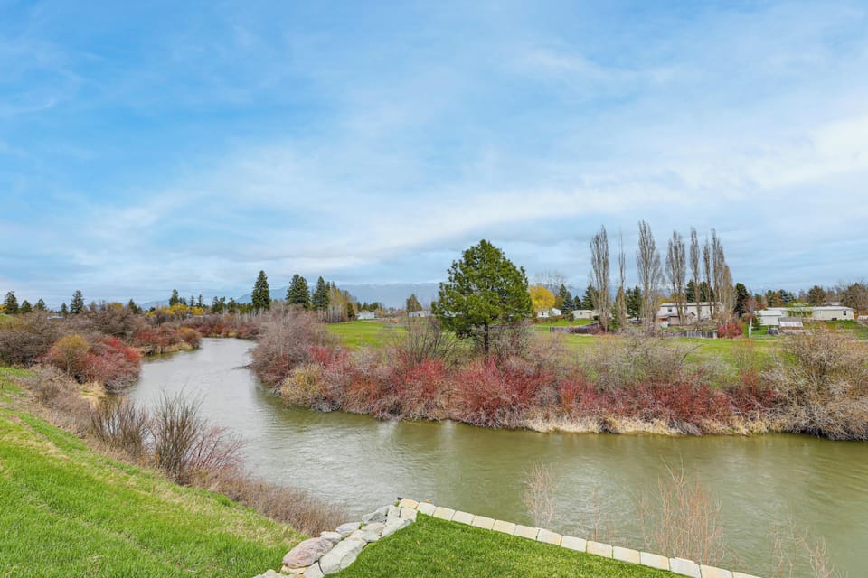 Mountain, River & Golf Course Views
