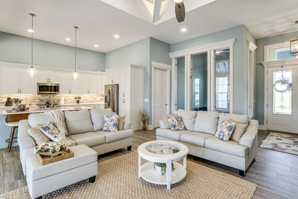 Living Room | Queen Sleeper Sofa