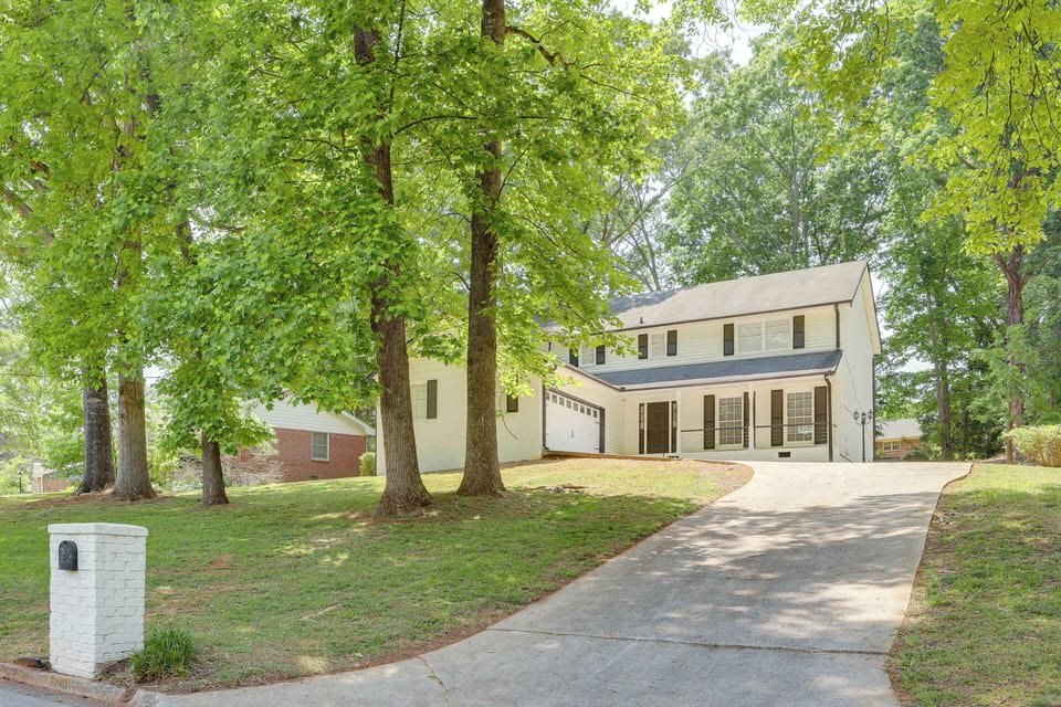 Exterior | Parking | Garage (1 Vehicle) | Driveway (5 Vehicles)