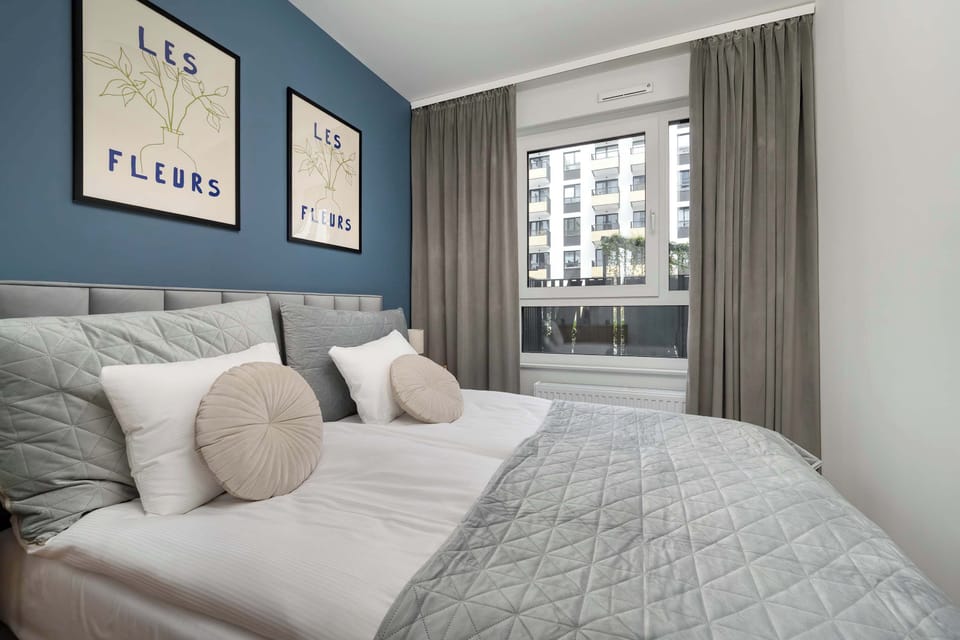 The bedroom's modern design ensures a comfortable stay.