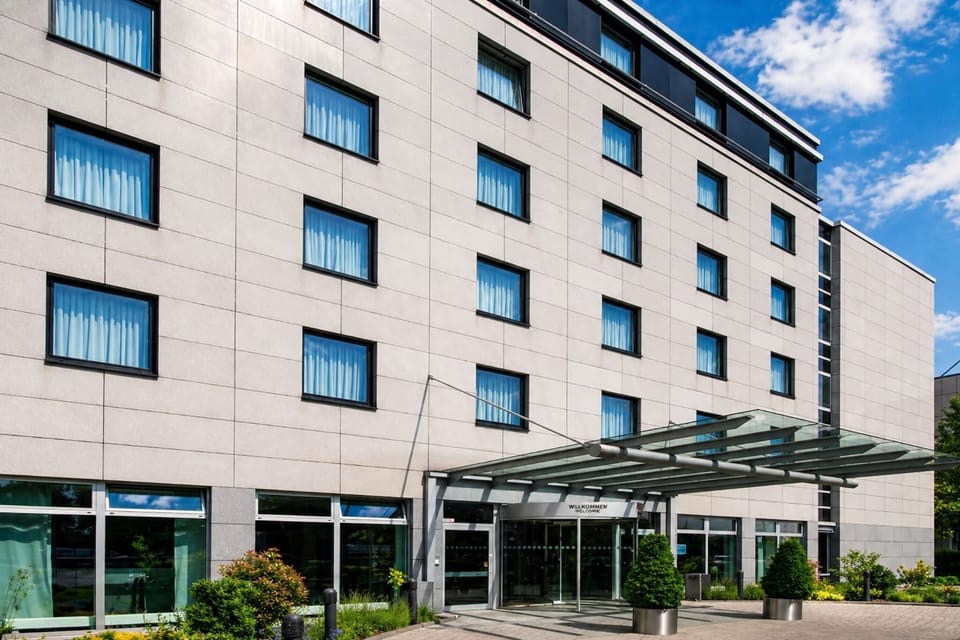 Hotel Exterior [summer]