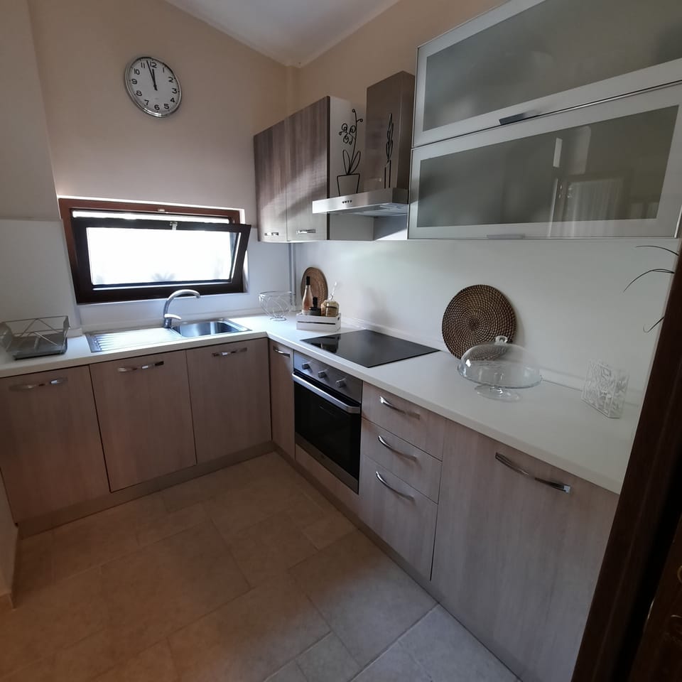 Comfort Condo, 1 Bedroom, Patio, Garden View | Private kitchen | Mini-fridge, oven, stovetop, dishwasher