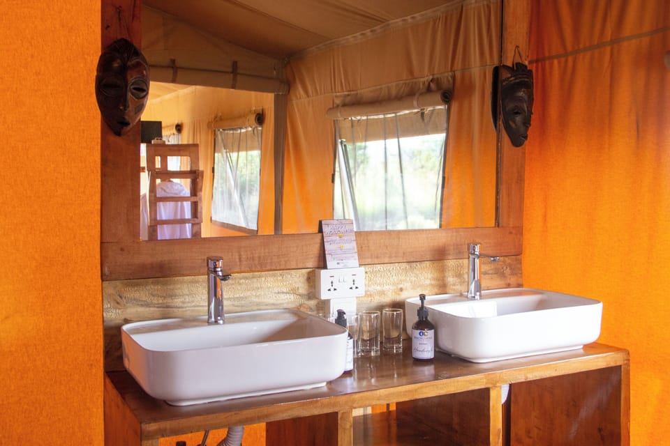 Deluxe Tent | Bathroom sink