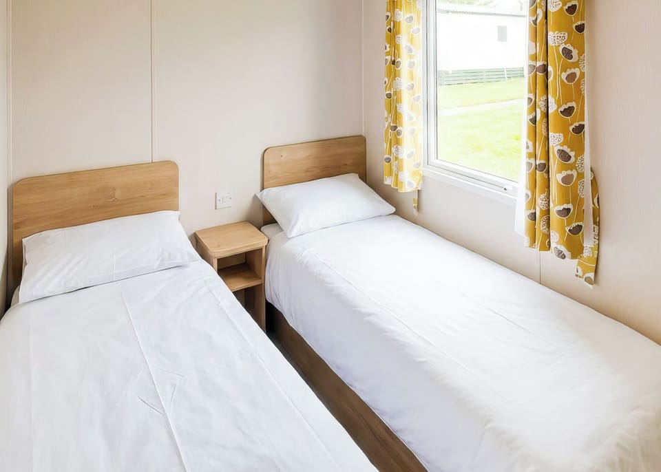 Bedroom, Bed, House