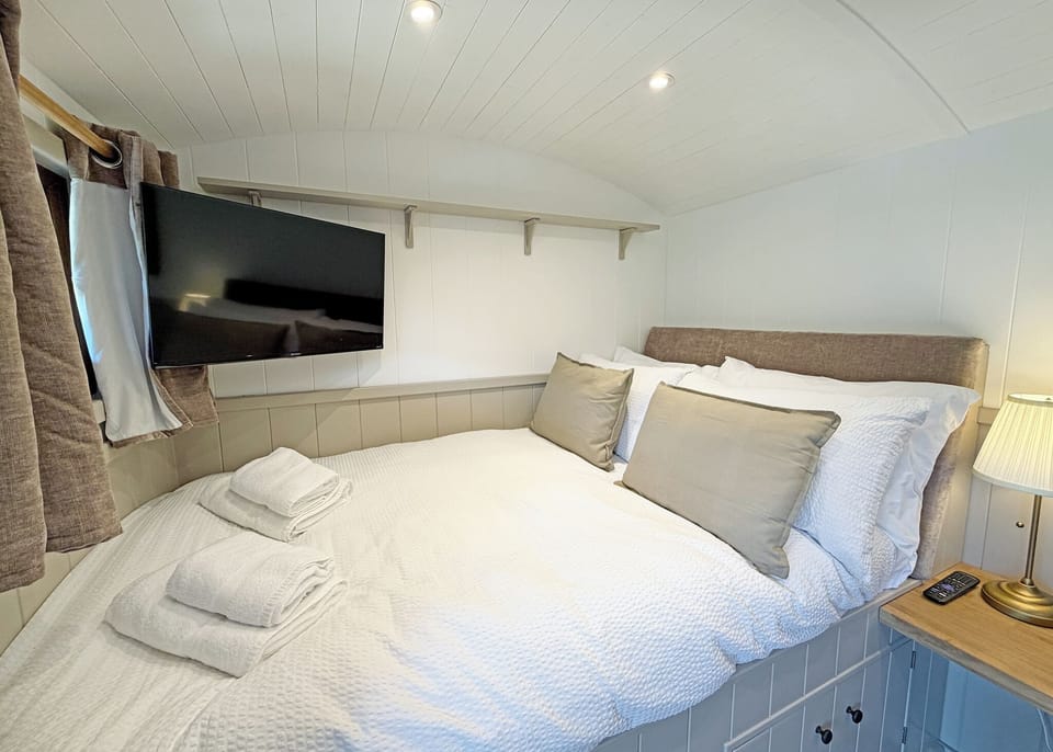 Bedroom, Bed, House