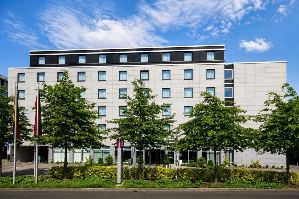 Hotel Exterior [summer]
