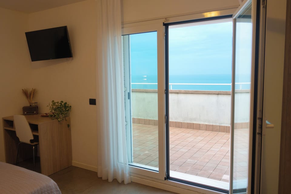 Junior Studio Suite, Sea View | In-room safe, desk, free WiFi
