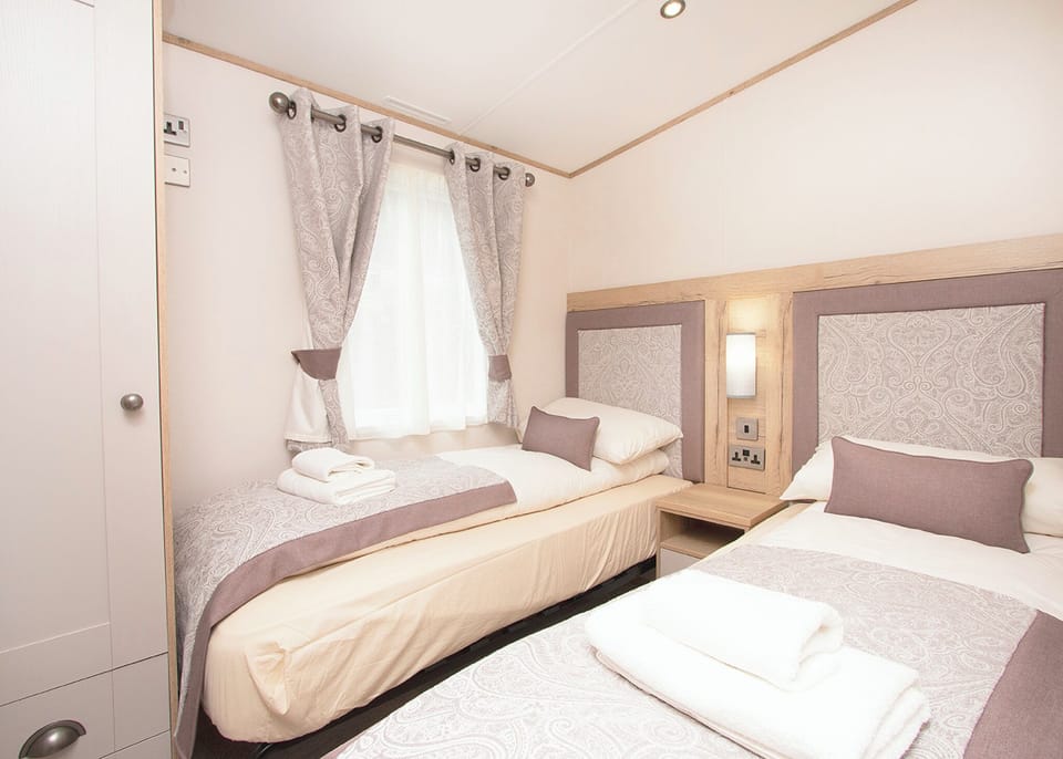 Bedroom, Bed