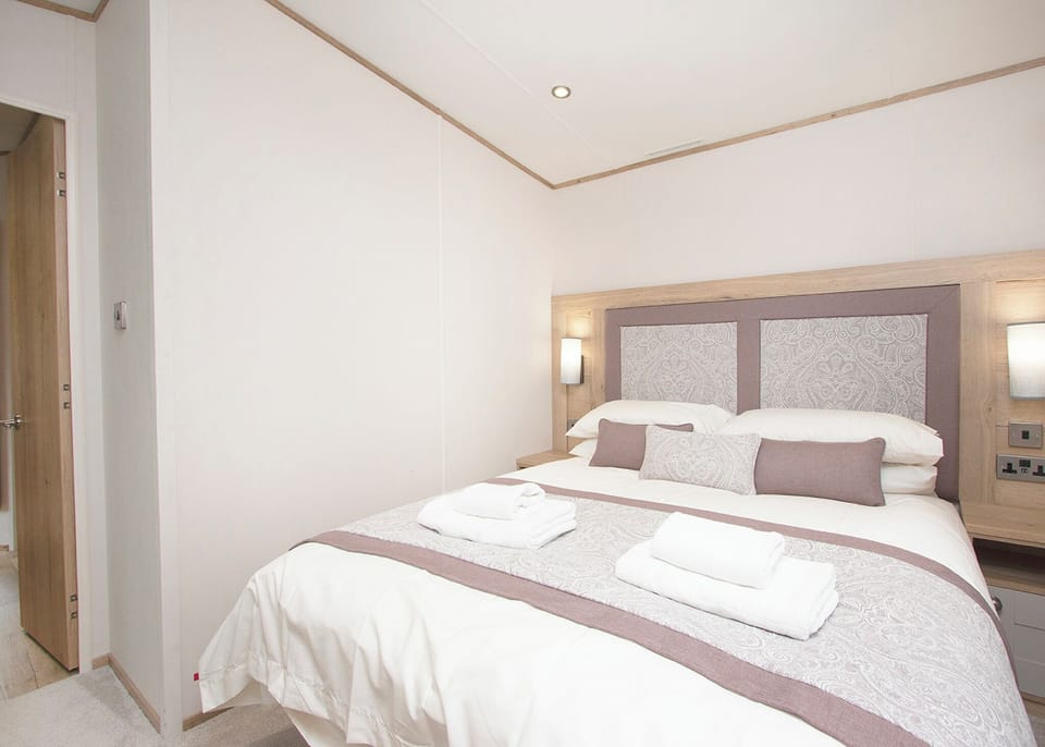 Bedroom, Bed