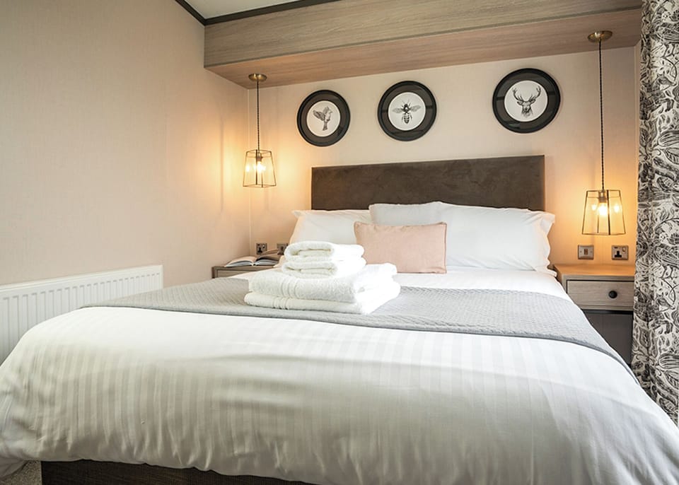 Bedroom, Bed, House