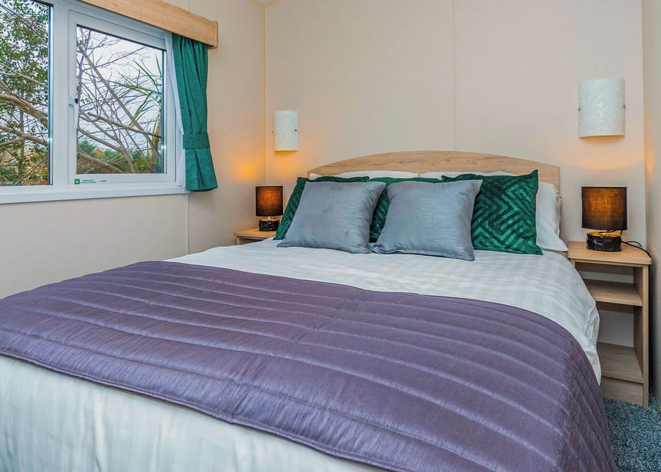 Bedroom, Bed