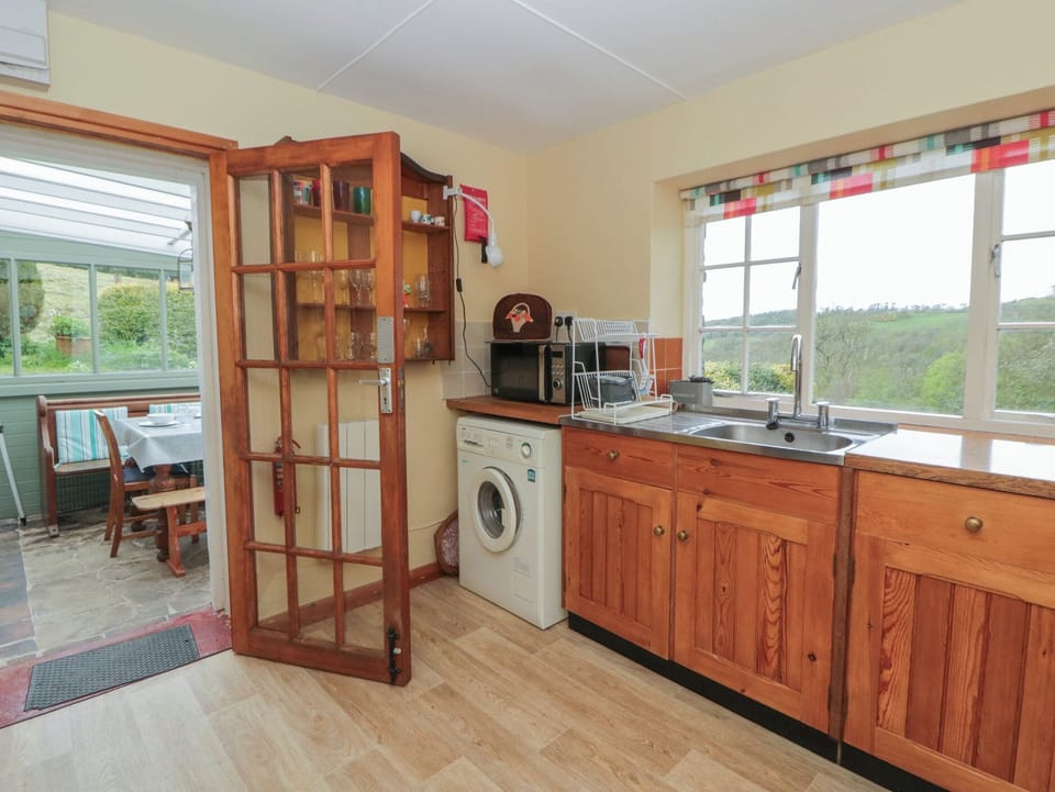 Cookware/dishes/utensils
