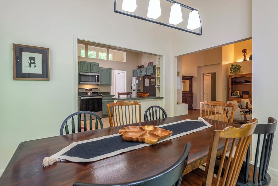 Dining area adjacent from kitchen and living room.